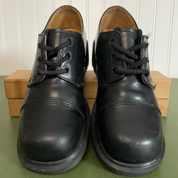 Vintage England Dr Martens Cap Toe Lace Front Oxfords in Black Leather *England* - Picture 10 of 13